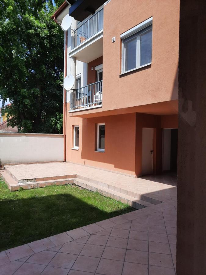 Appartement Crazy Frog Gambrinusz Ii. à Hajdúszoboszló Extérieur photo
